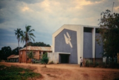 Blick auf die Kirche der Missionsstation und des Krankenhauses in Nyangao.